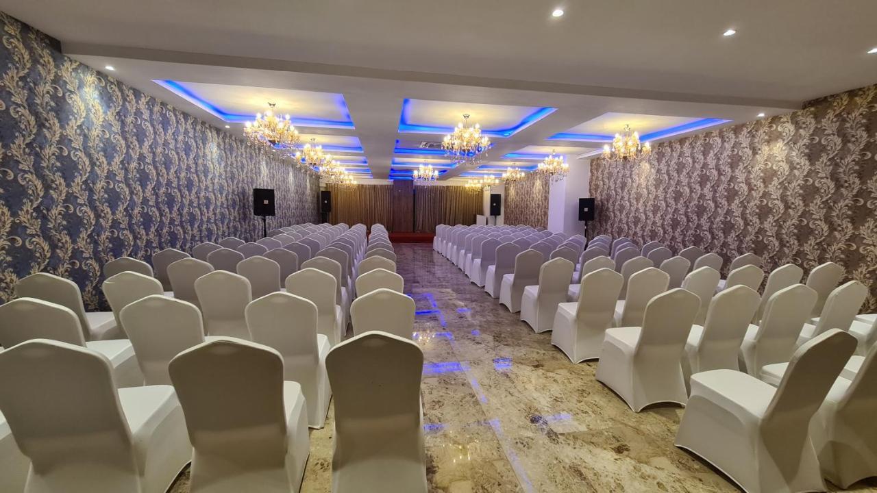 Galaxy Club & Hotel Bijāpur Zewnętrze zdjęcie