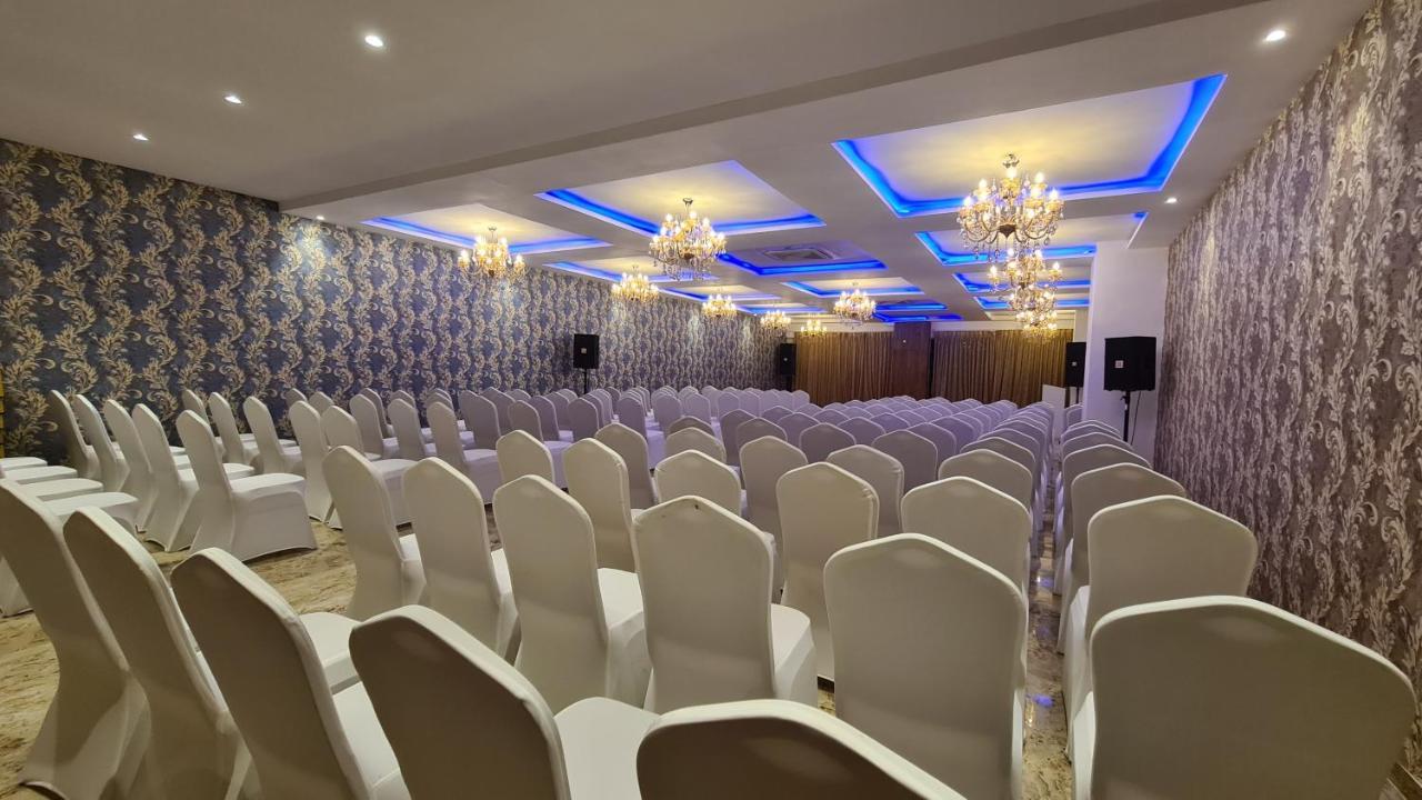 Galaxy Club & Hotel Bijāpur Zewnętrze zdjęcie