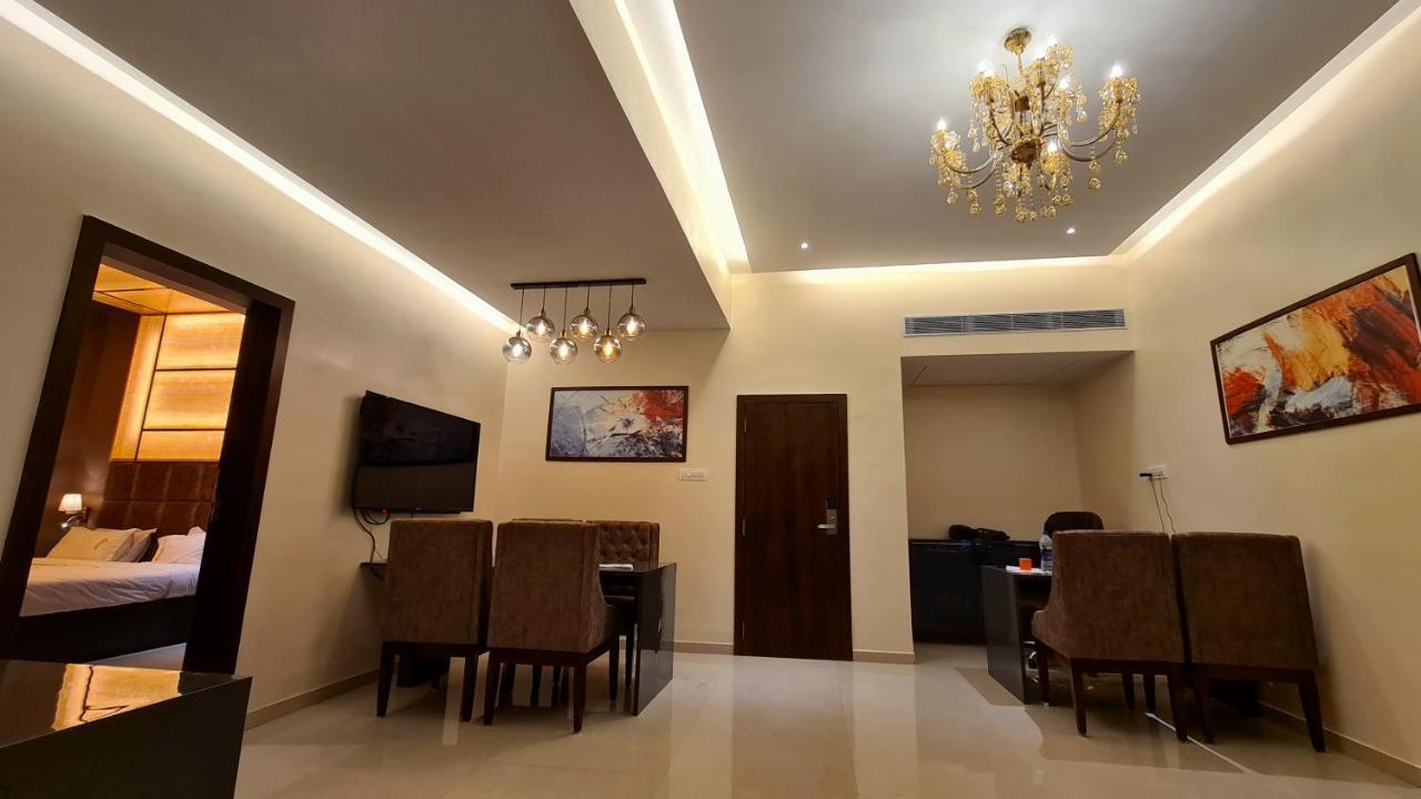Galaxy Club & Hotel Bijāpur Zewnętrze zdjęcie