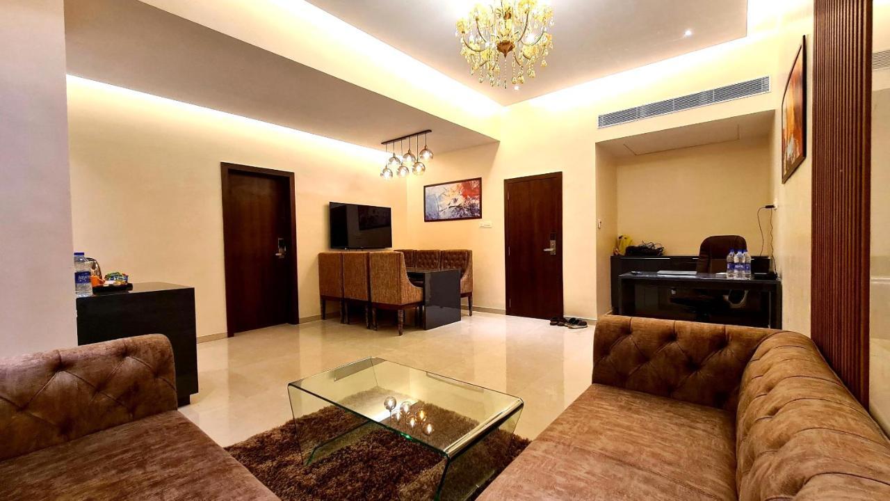 Galaxy Club & Hotel Bijāpur Zewnętrze zdjęcie