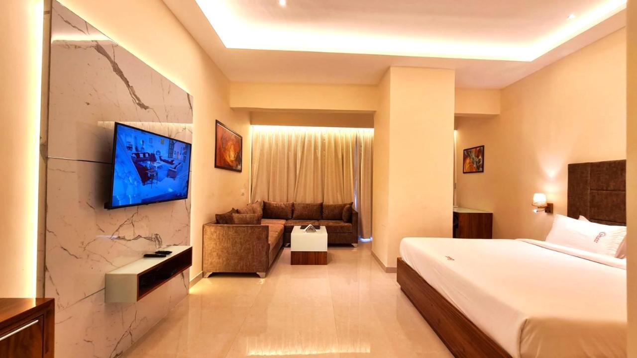 Galaxy Club & Hotel Bijāpur Zewnętrze zdjęcie