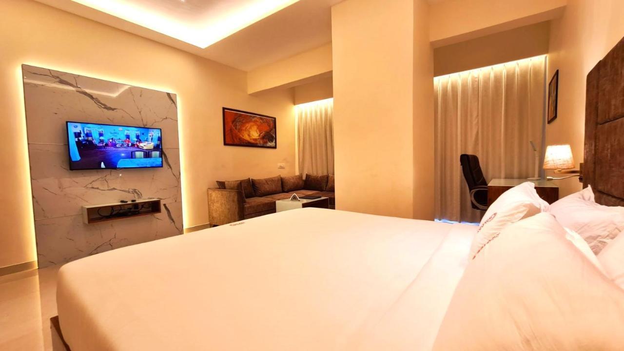 Galaxy Club & Hotel Bijāpur Zewnętrze zdjęcie