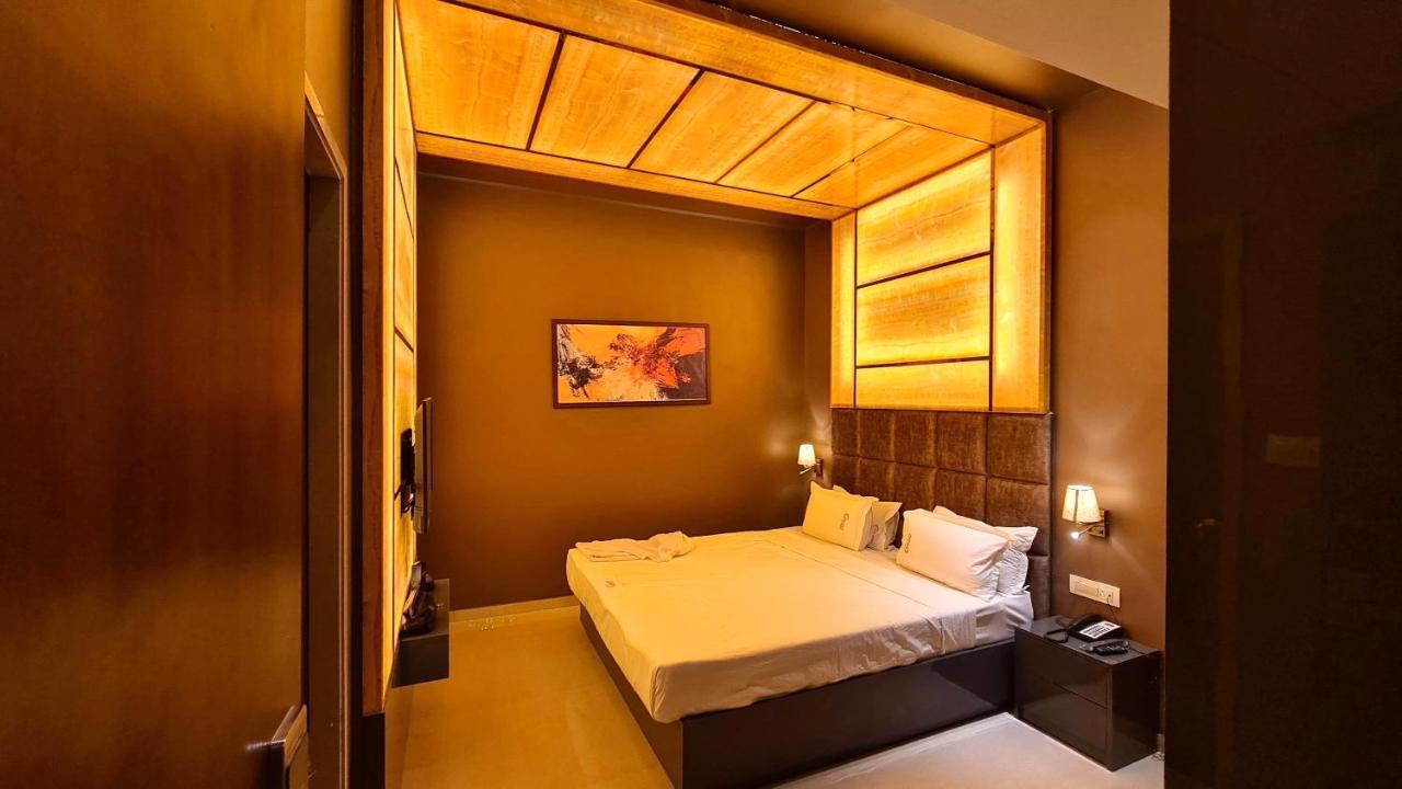 Galaxy Club & Hotel Bijāpur Zewnętrze zdjęcie